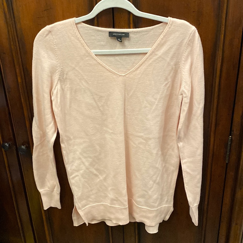 Ann Taylor pink vneck tunic with side slits size medium